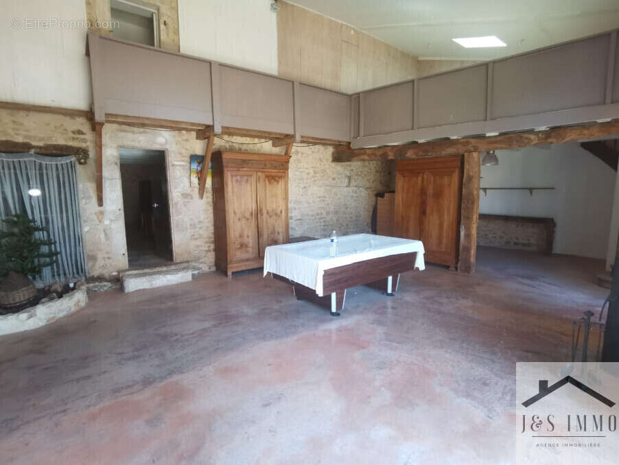 Maison à CHASSENEUIL-SUR-BONNIEURE