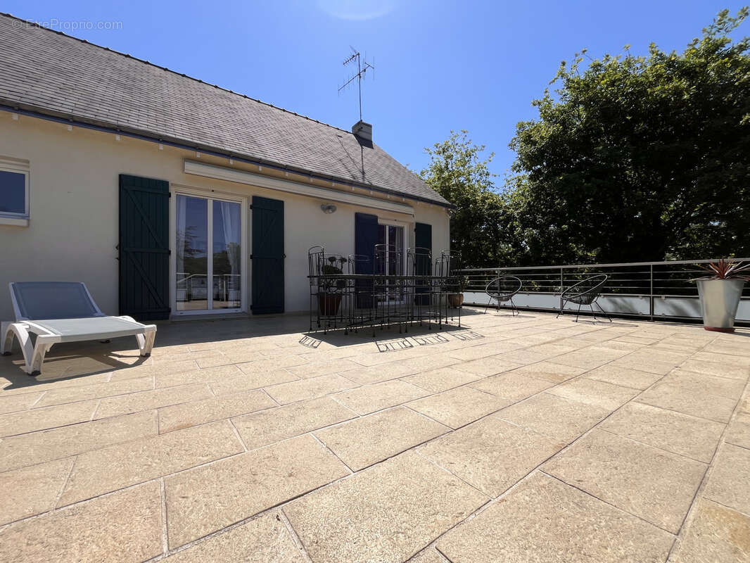 Maison à SAINT-ETIENNE-DE-MONTLUC