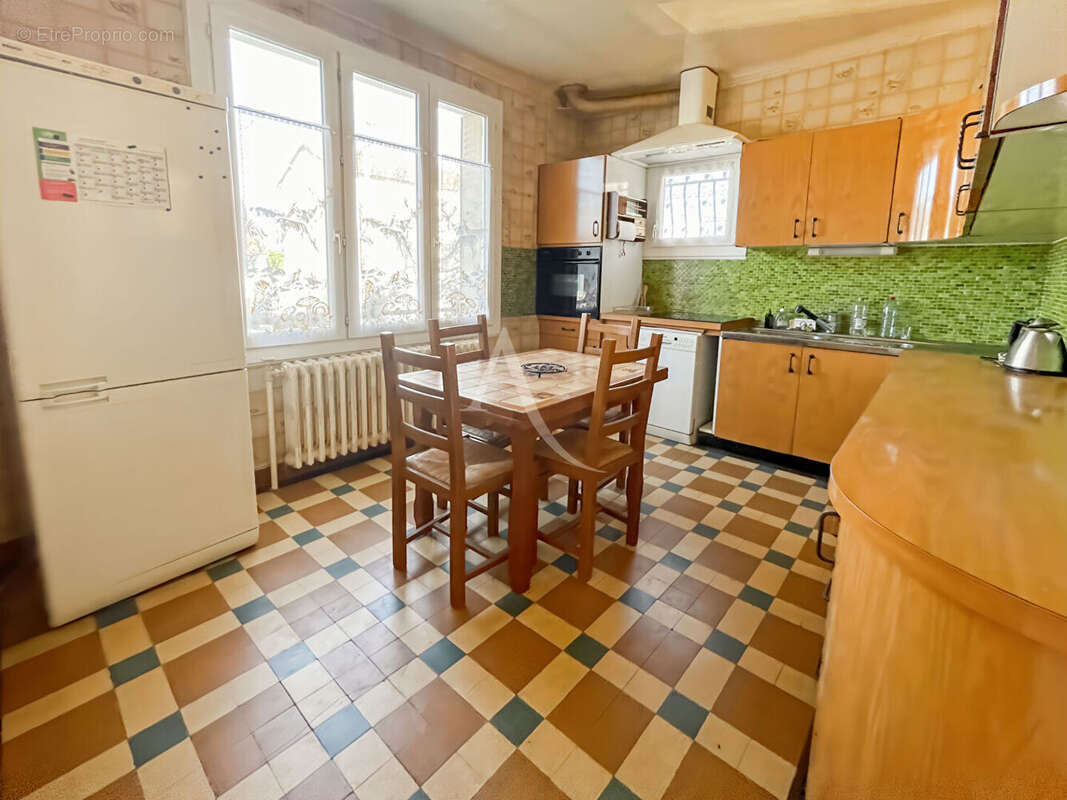 Maison à SAINTE-GENEVIEVE-DES-BOIS