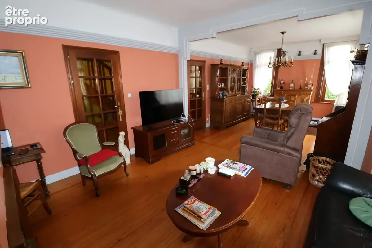 A proximité de la place maison de charme bâtie sur 515 m2 avec 4ch, 2sdb garage 2 voitures et cave - photo 7
