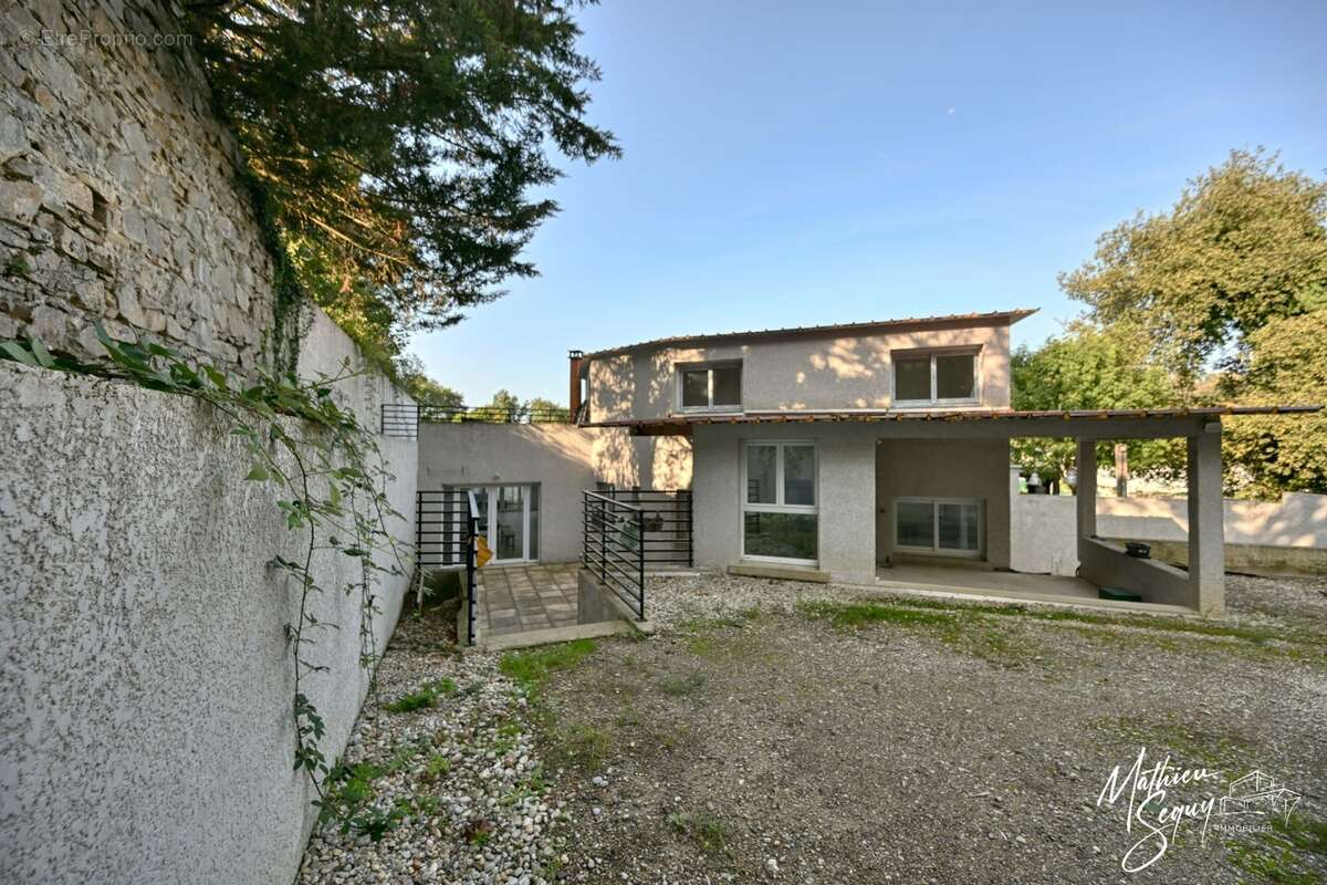 Ensemble immobilier pro/perso à St Genis Laval - photo 4