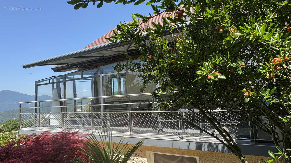 Maison à PUGNY-CHATENOD