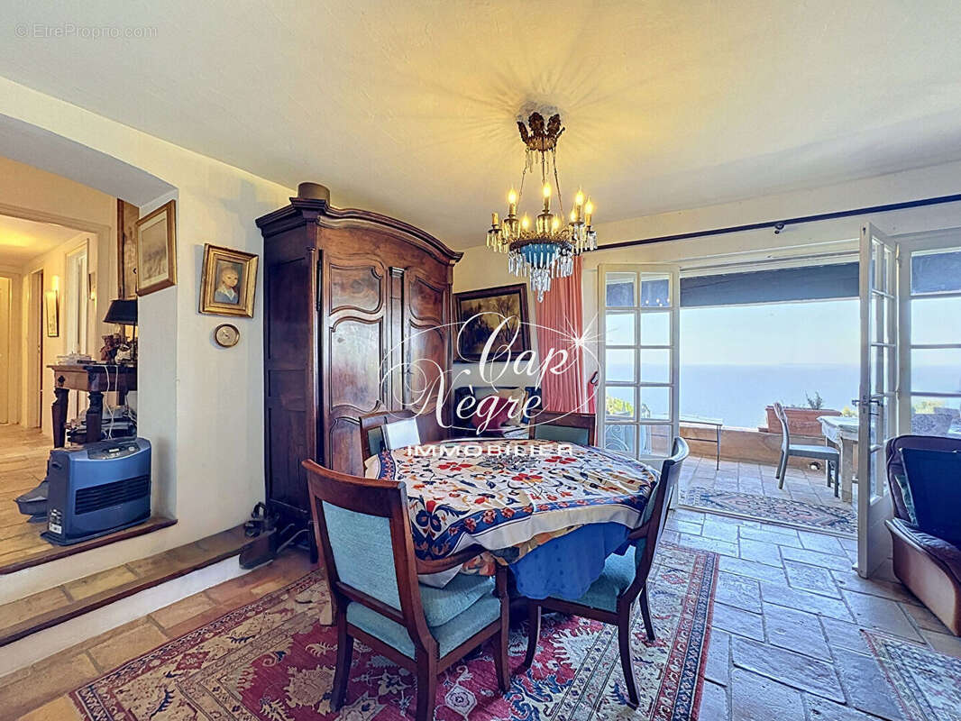 Villa provençale disposant d'une magnifique vue sur la mer - photo 8
