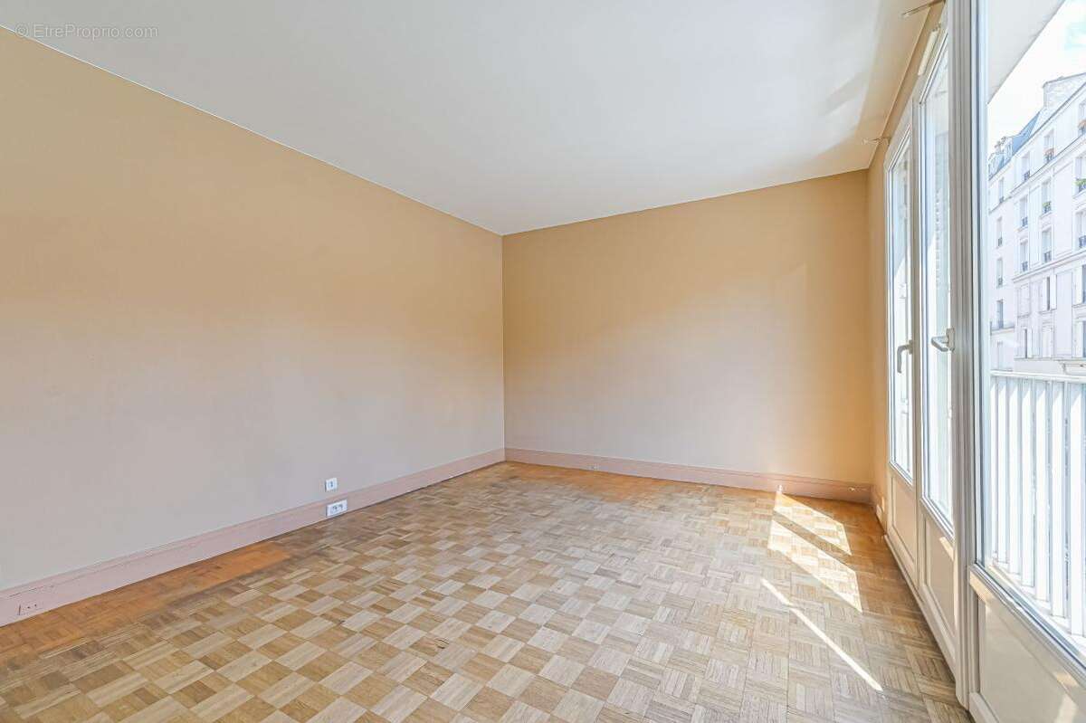 Appartement À Vendre Paris 18e – Marx Dormoy / Marché de l'Olive - photo 7