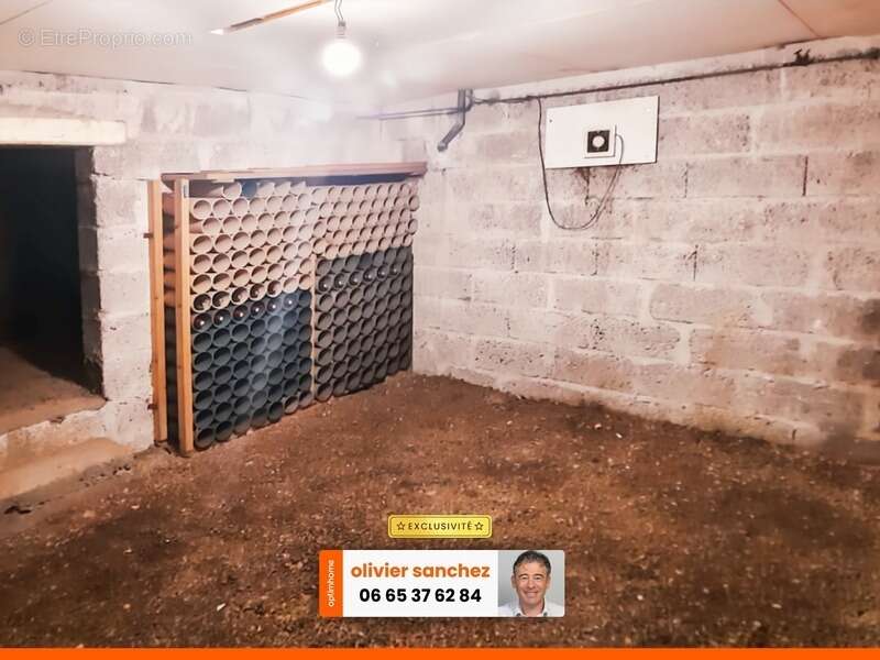 COURNON (63) - 7 pièces - DPE D - 162m² -  Vue dégagée sur la chaîne des Puys - photo 11