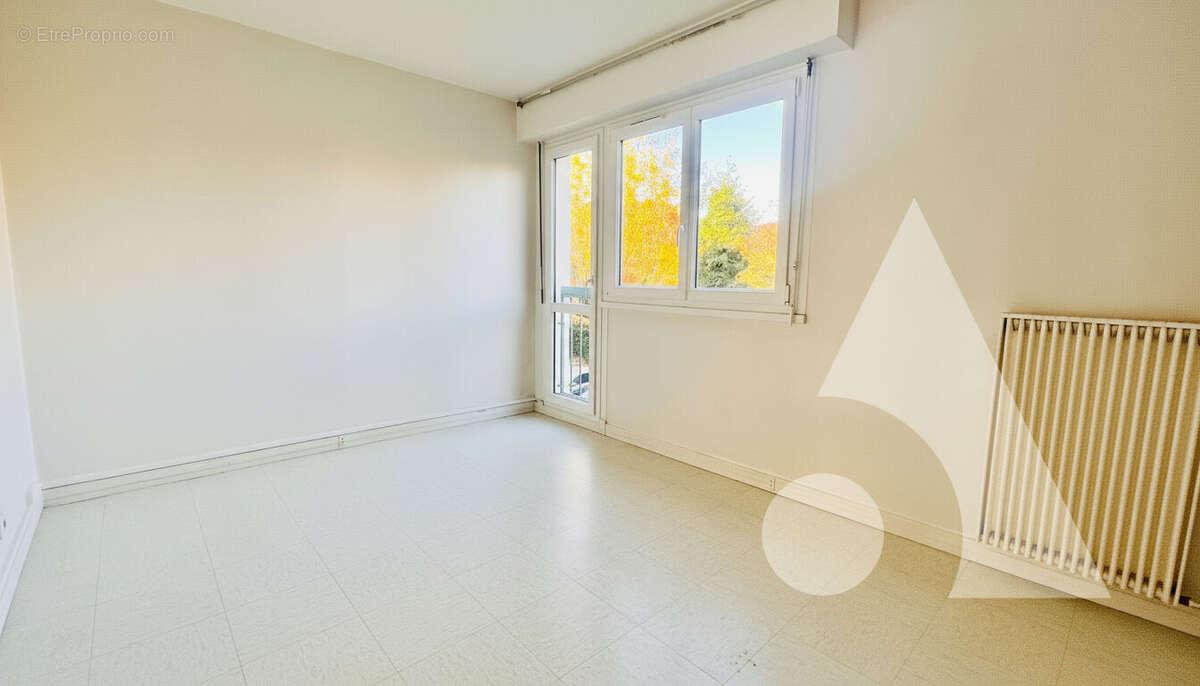 Appartement f3 avec cave et parking privé fermé - photo 7