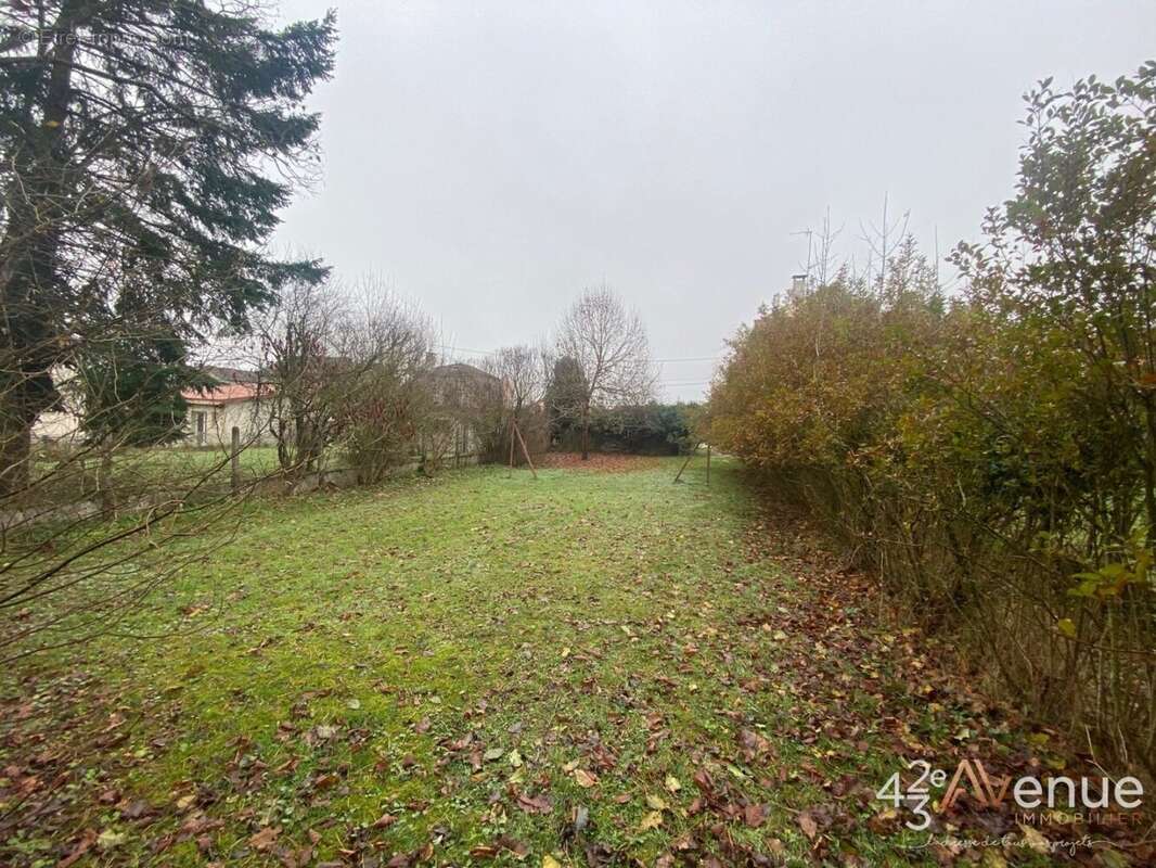 Terrain à LES VILLETTES