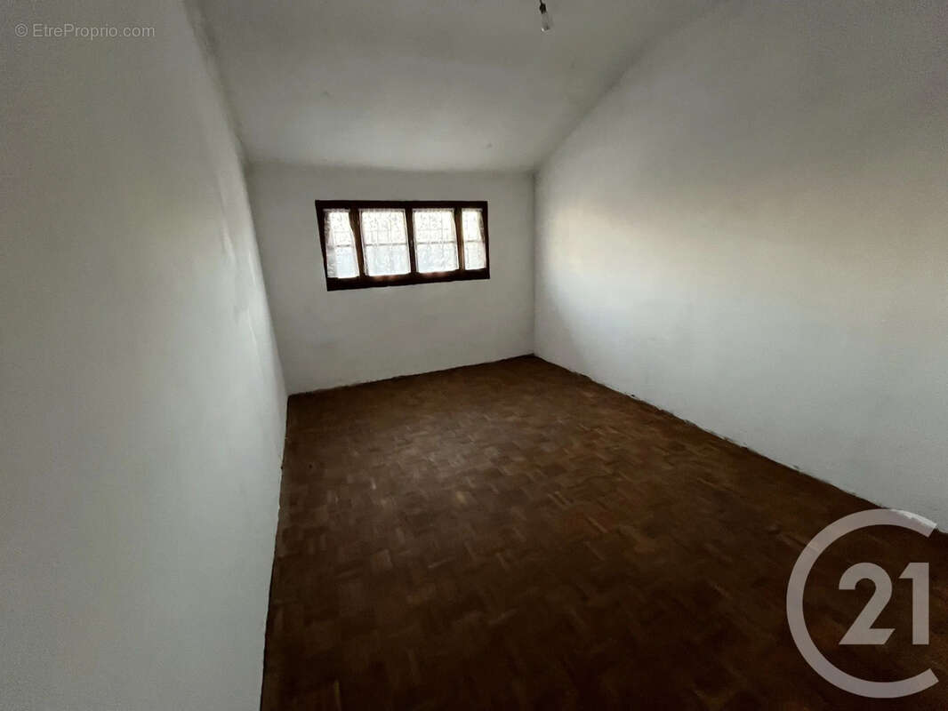 Maison à SAINT-MAUR-DES-FOSSES