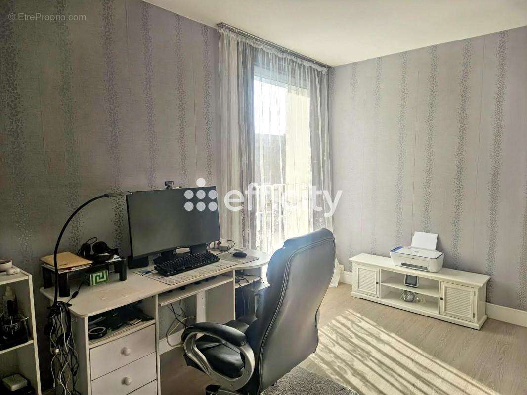Appartement à SAINT-CYR-L'ECOLE