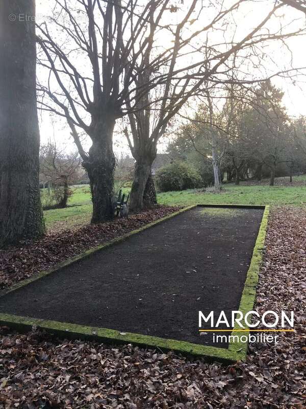 Maison à LA CELLE-DUNOISE