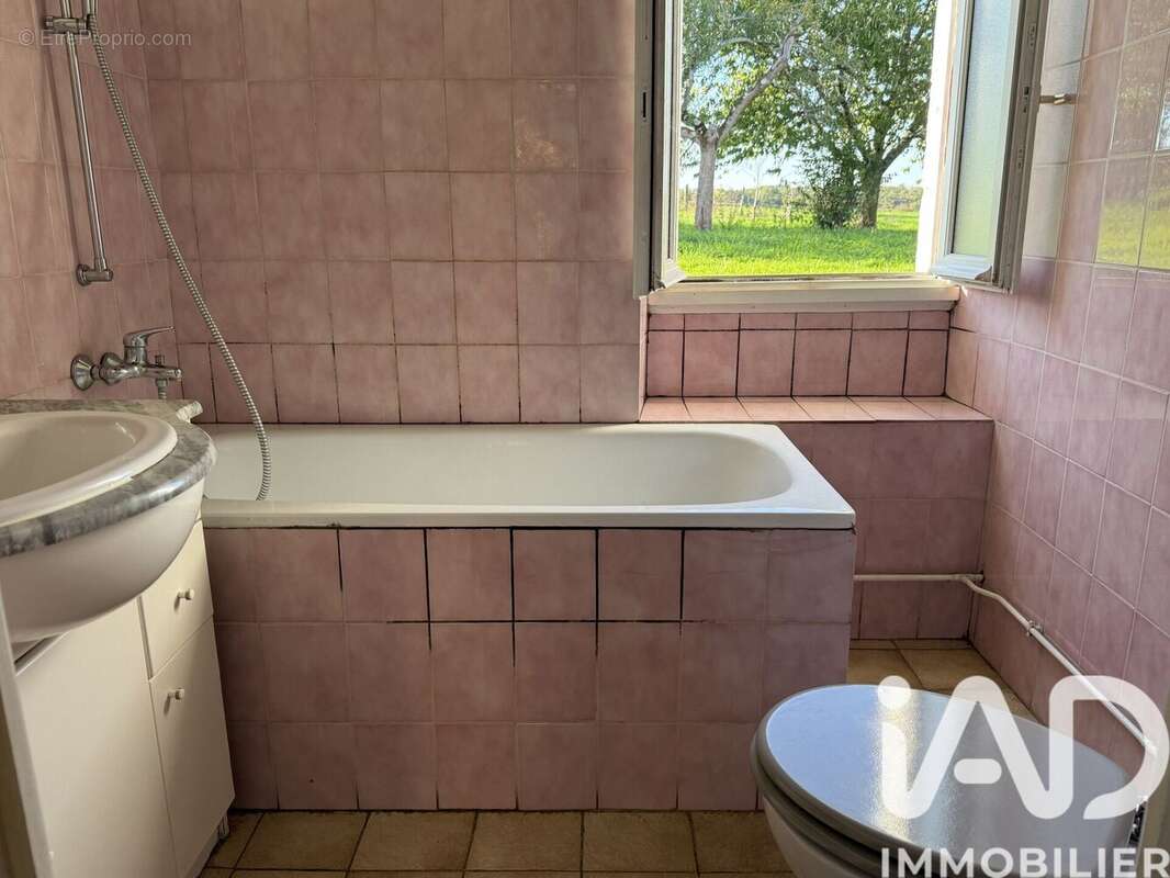 Maison 86 m² à Saint-Georges-De-Poisieux  - photo 8