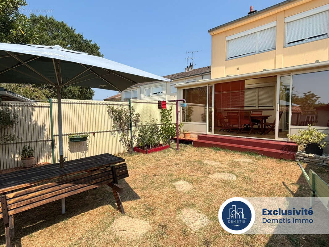 Maison familiale avec 4 chambres, jardin et garage - photo 13