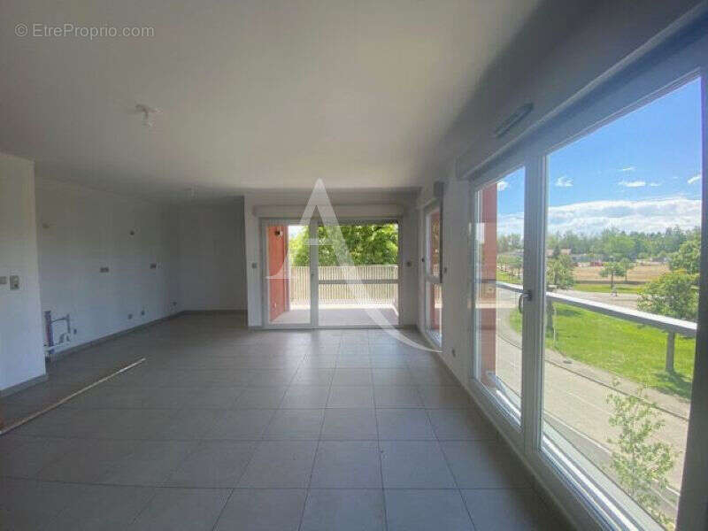 Appartement à PERONNAS
