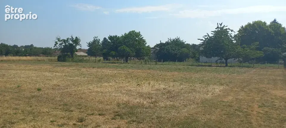 Terrain à SAINT-FRONT-DE-PRADOUX