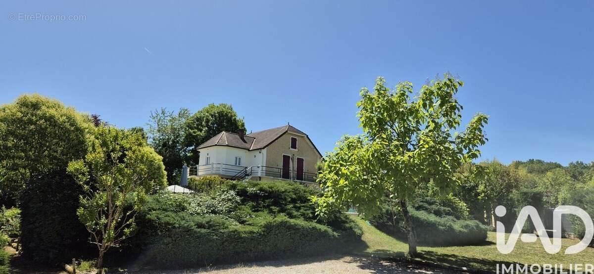 Maison 218 m² à Le Buisson-De-Cadouin  - photo 2