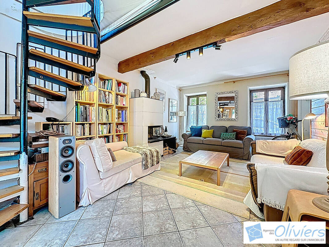 Maison à VOISINS-LE-BRETONNEUX