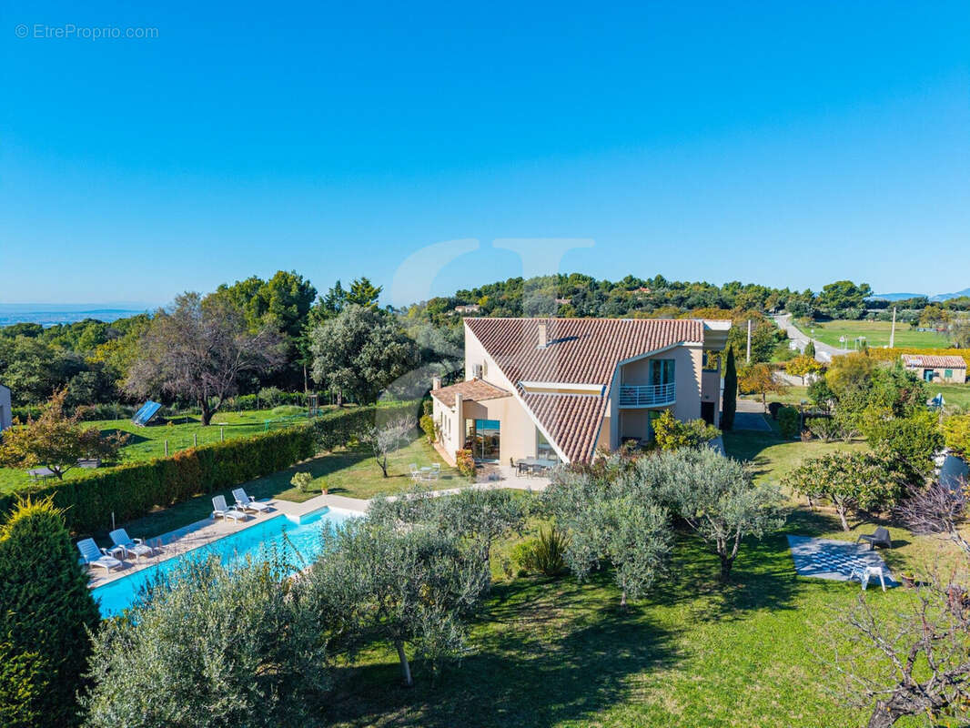 Maison à L&#039;ISLE-SUR-LA-SORGUE