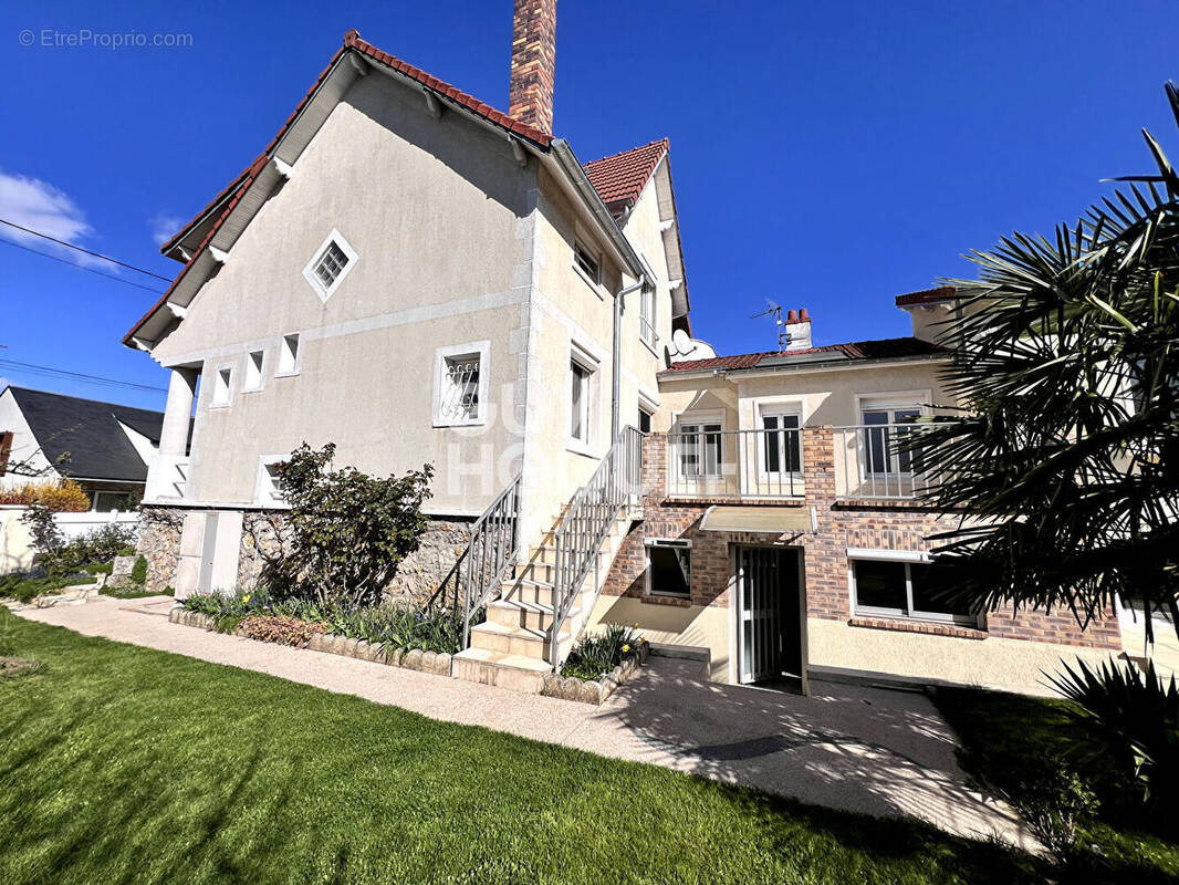 Maison à SAINTE-GENEVIEVE-DES-BOIS