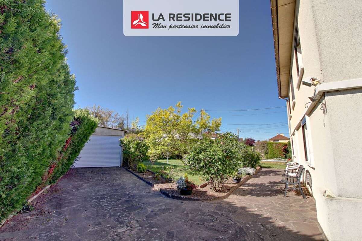 Maison à LES MUREAUX