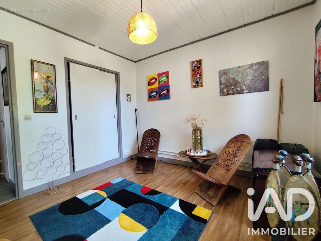 Maison 77 m² à Saint-Jean-De-La-Ruelle  - photo 8
