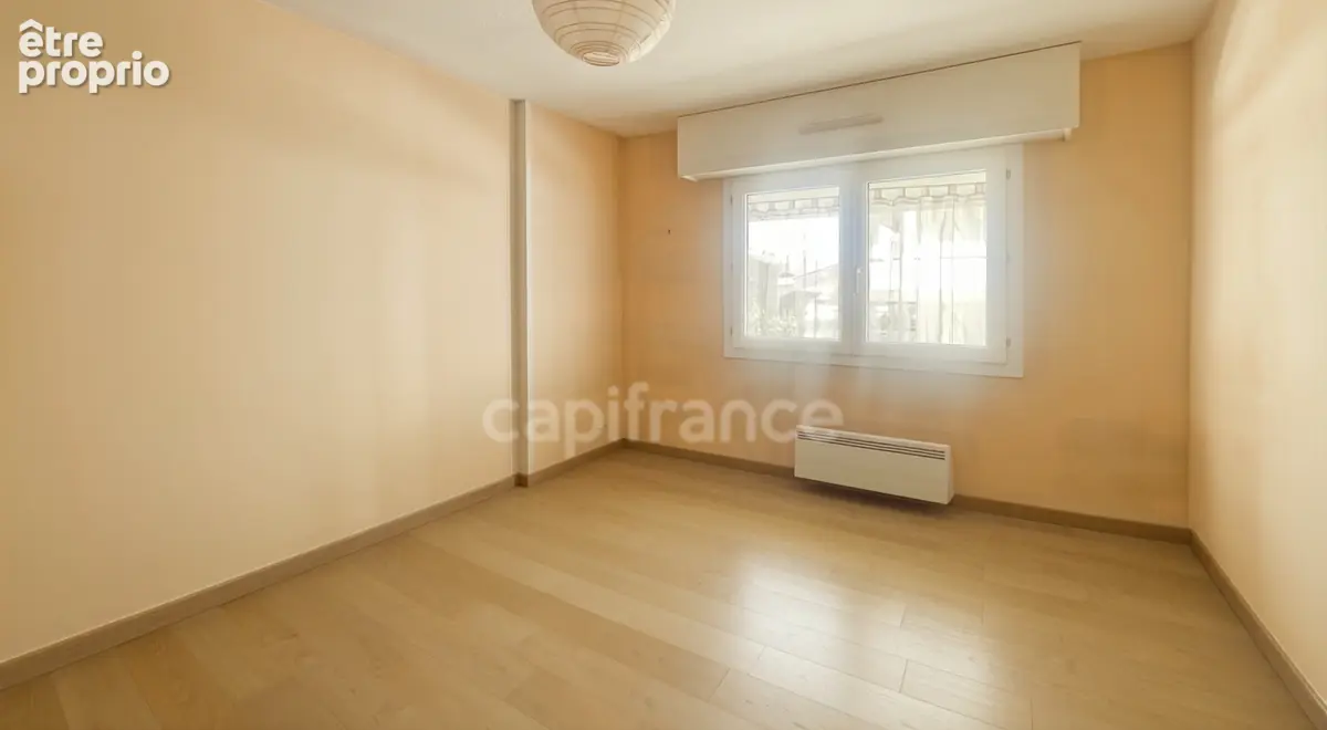 LE HAILLAN - Spacieux T3 lumineux de 72 m² en rez-de-chaussée avec jardinet à jouissance exclusive, accès indépendant, cellier e - photo 7