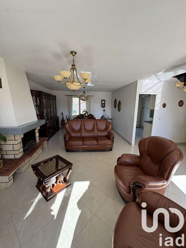 Photo 3 - Maison à SAINT-DENIS-DE-L'HOTEL