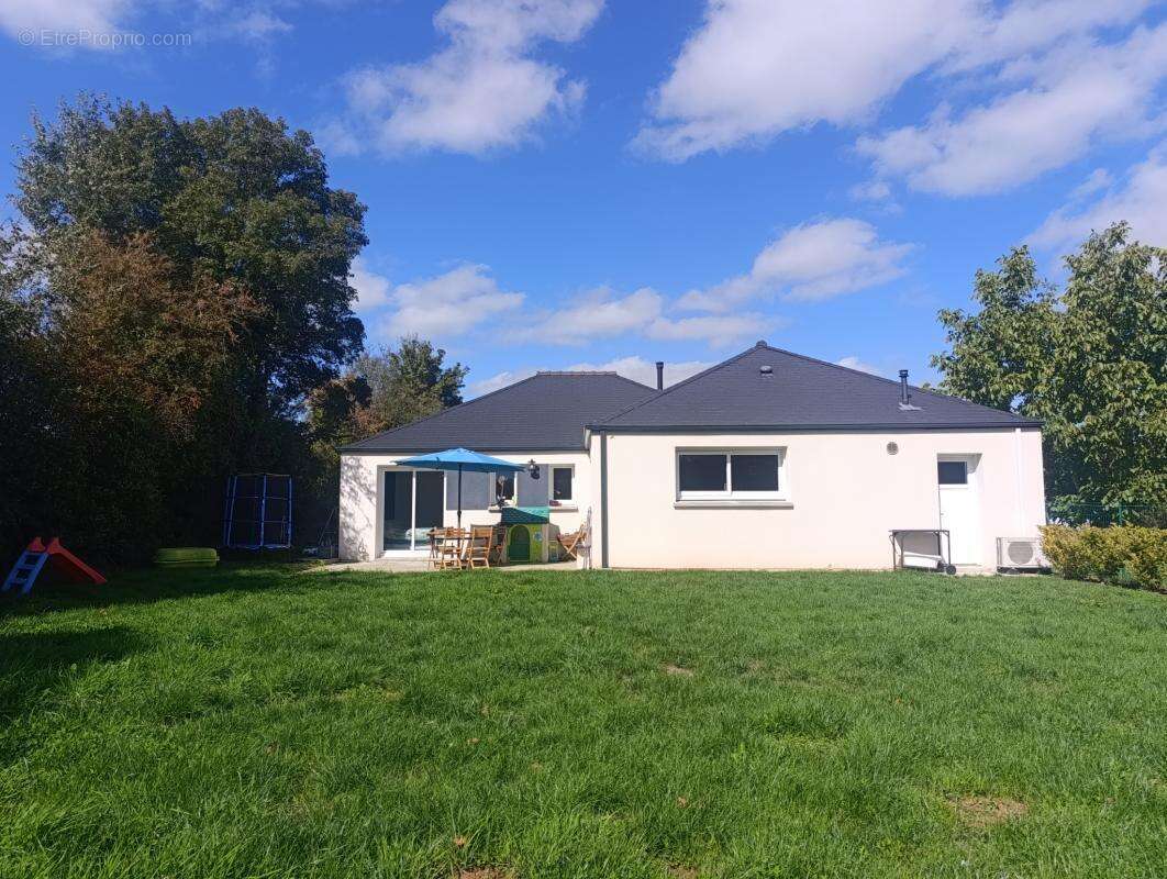 Maison à COULANS-SUR-GEE