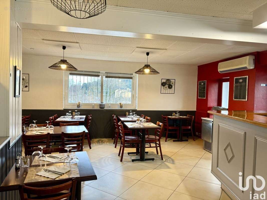 Photo 4 - Commerce à UCEL