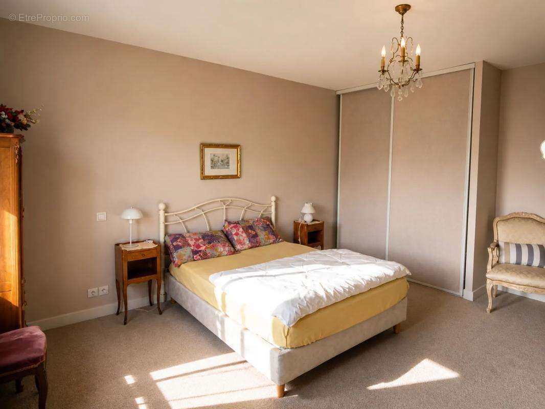Maison de 5 pièces de 162 m² à Limoges - photo 12