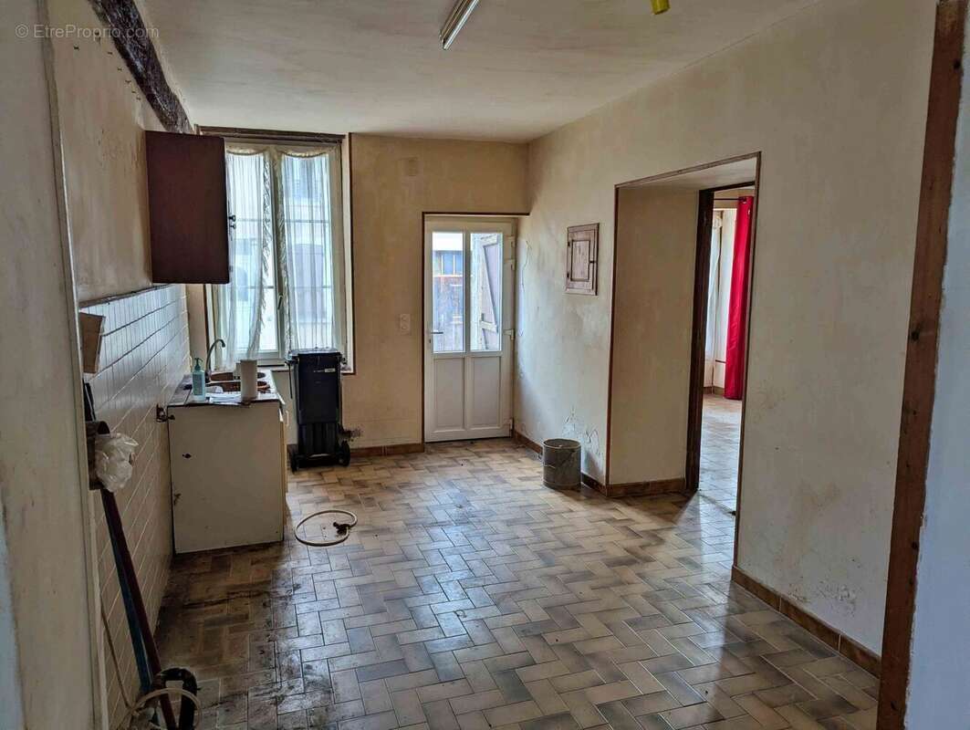 Cuisine maison à Courson les Carrières - Maison à COURSON-LES-CARRIERES