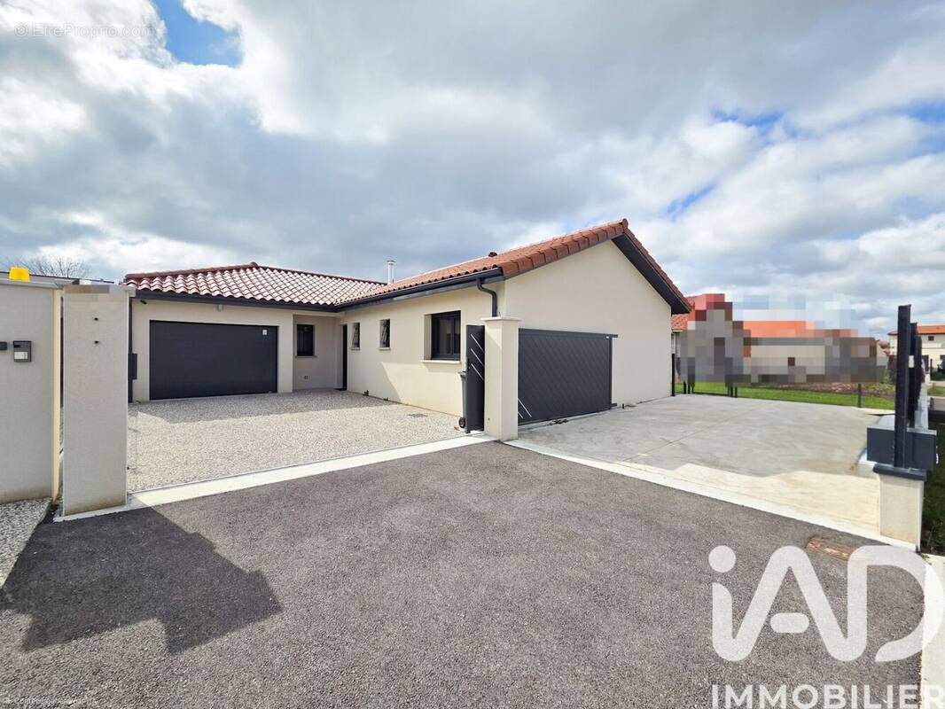 Photo 1 - Maison à SAINT-SIMEON-DE-BRESSIEUX