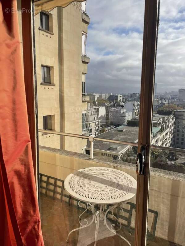 Appartement à PARIS-16E