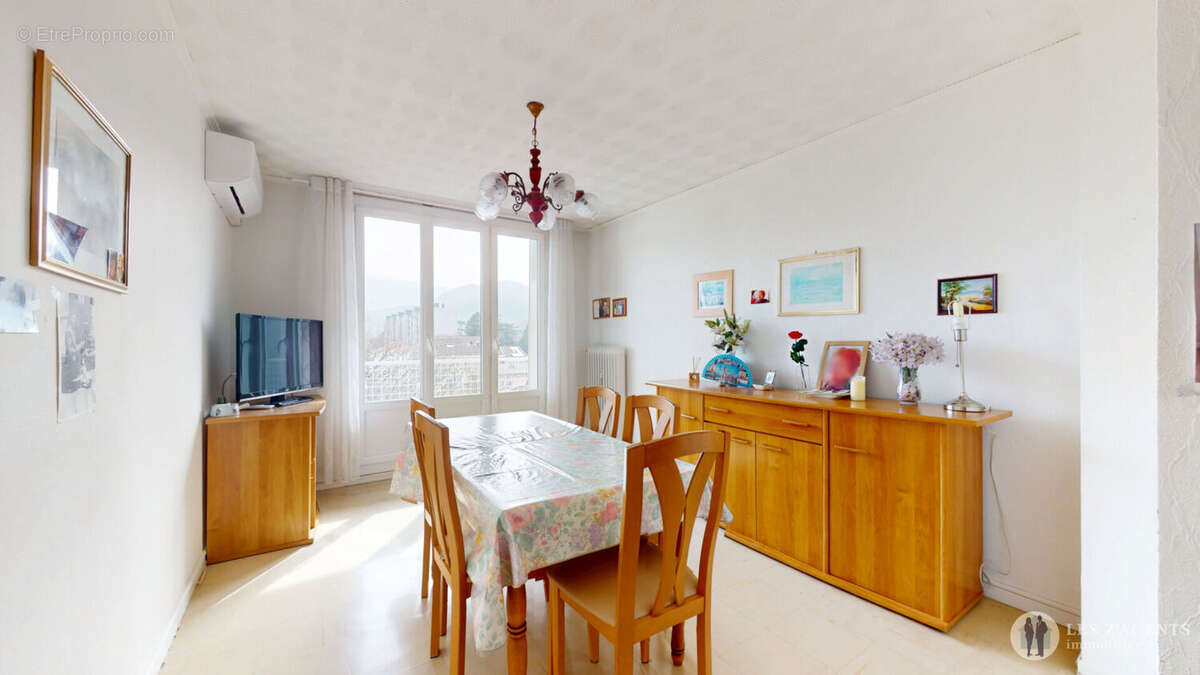 Appartement à SAINT-MARTIN-D'HERES