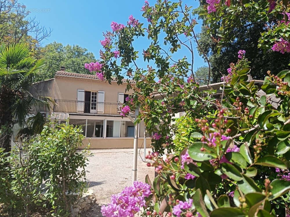 Photo Maison à Mallemort au prix de 415 000€