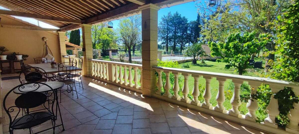 Maison à SAINT-QUENTIN-LA-POTERIE