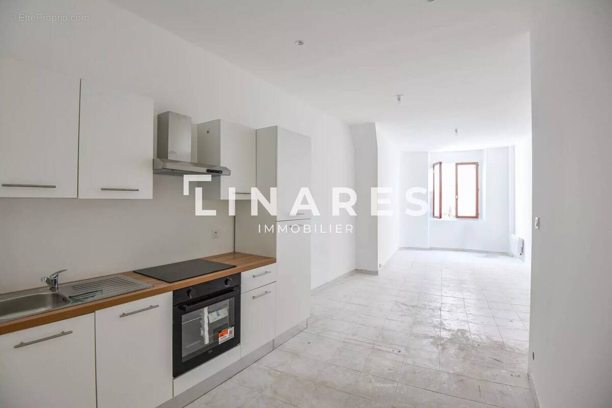 Appartement à MARSEILLE-1E