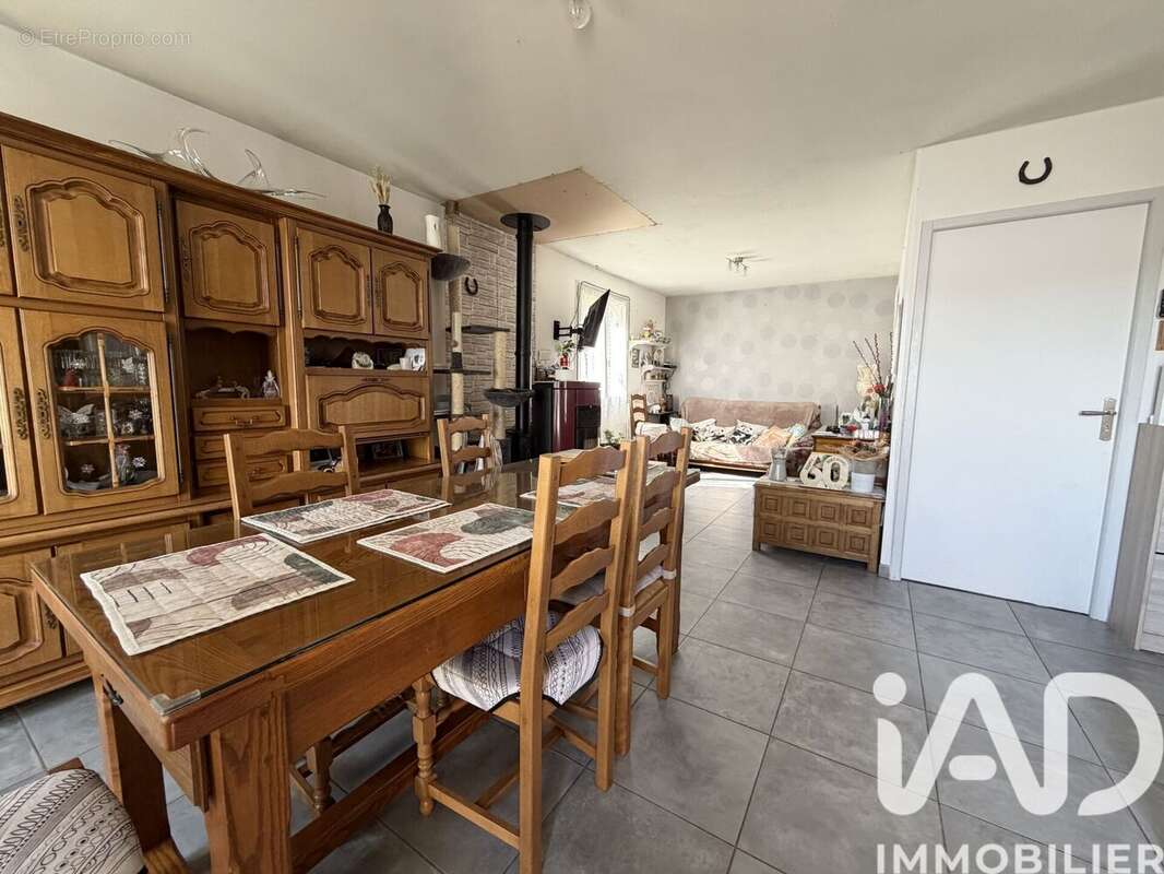Photo 3 - Maison à POLMINHAC