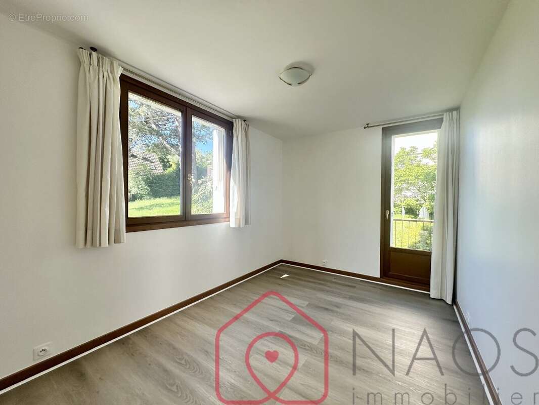 Appartement à LE PLESSIS-ROBINSON