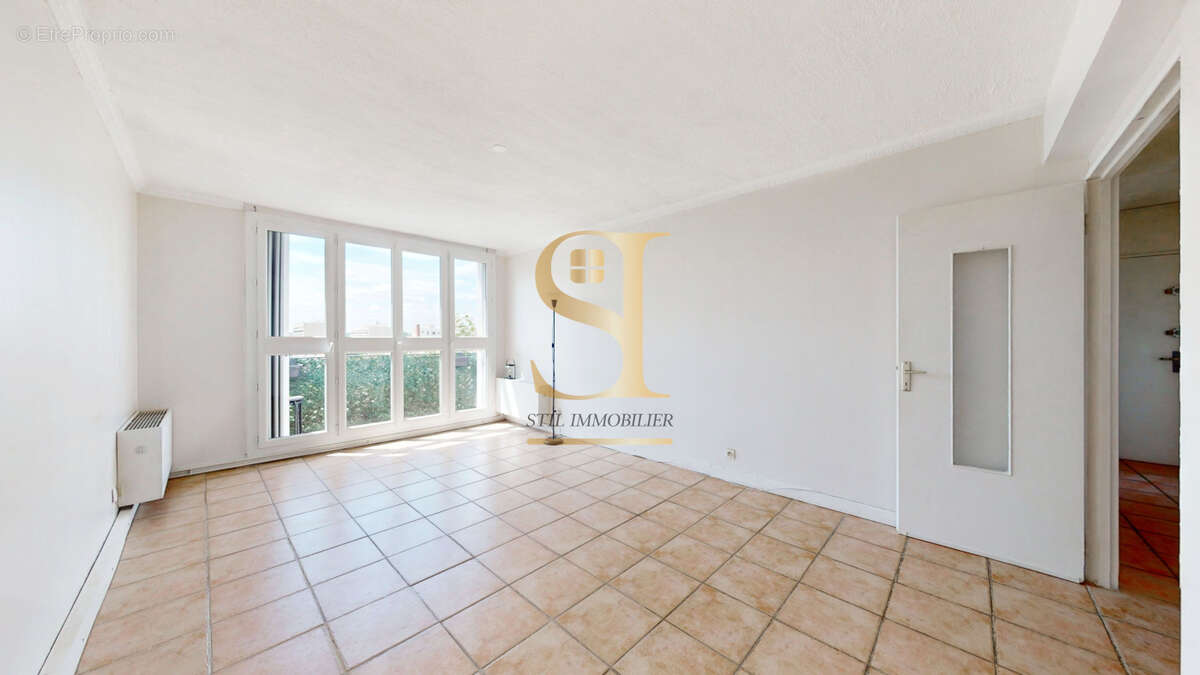 Appartement à CORBEIL-ESSONNES