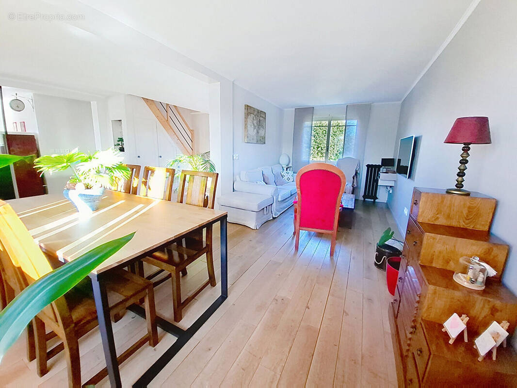 Maison à VILLENEUVE-LE-COMTE