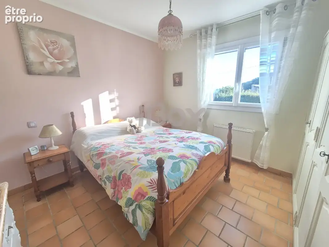 Cuers, proche centre ville, cadre campagne, maison de plain pied 117m2 type 5, 3ch, garage, dépendance, piscin - photo 8