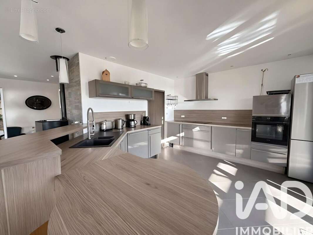 Maison 162 m² à La Jarrie  - photo 2