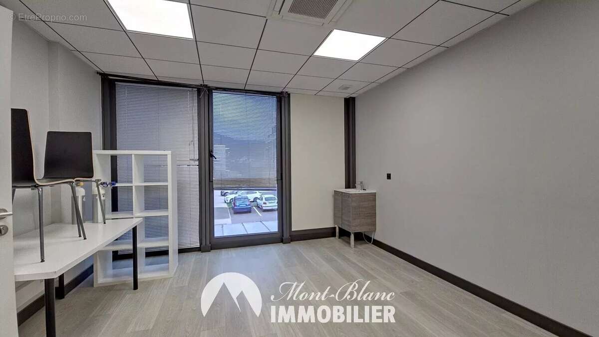 Espace commercial moderne à Sallanches - photo 6