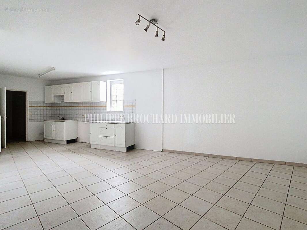 Commerce à MAREUIL-SUR-LAY-DISSAIS