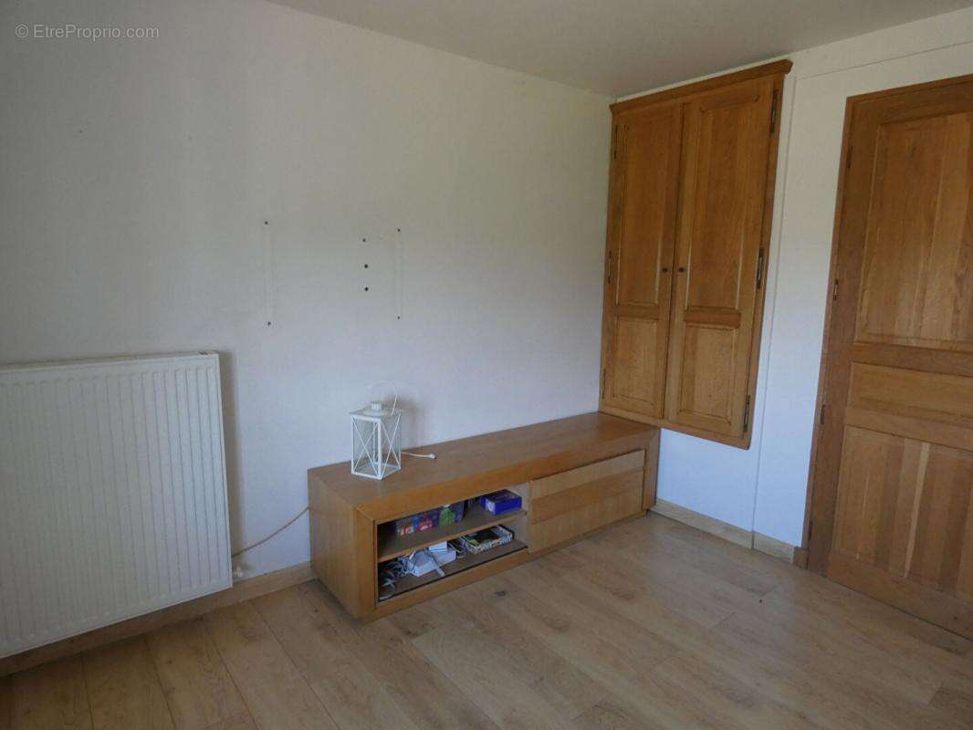 Maison à MARVILLE-MOUTIERS-BRULE