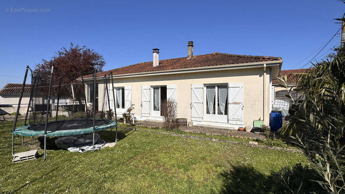 Maison à BARBEZIEUX-SAINT-HILAIRE