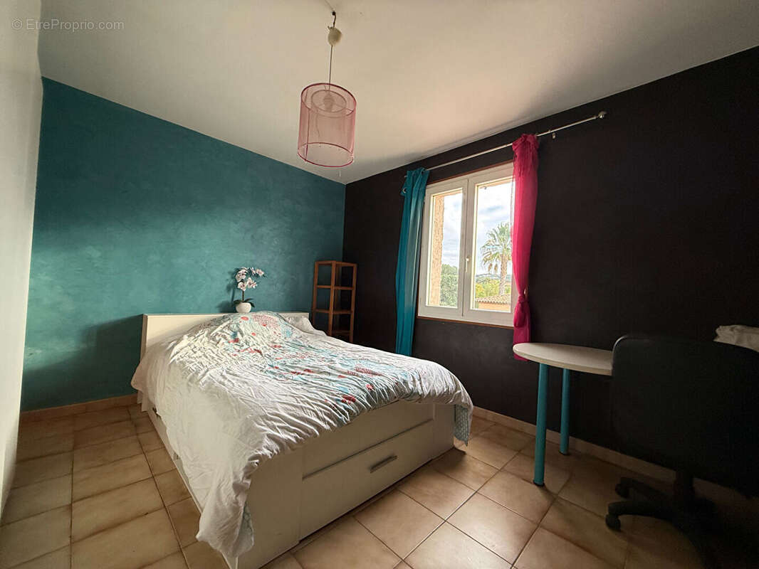 **Maison (165m² avec 4 Chambres) ** Six-Fours-les-plages (83140-Le Brusc) ** Piscine ** Garage double ** - photo 5