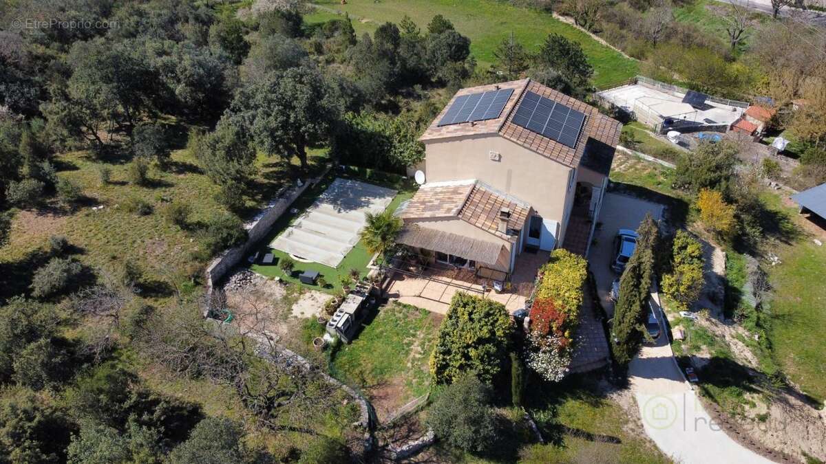 Maison à LUSSAN