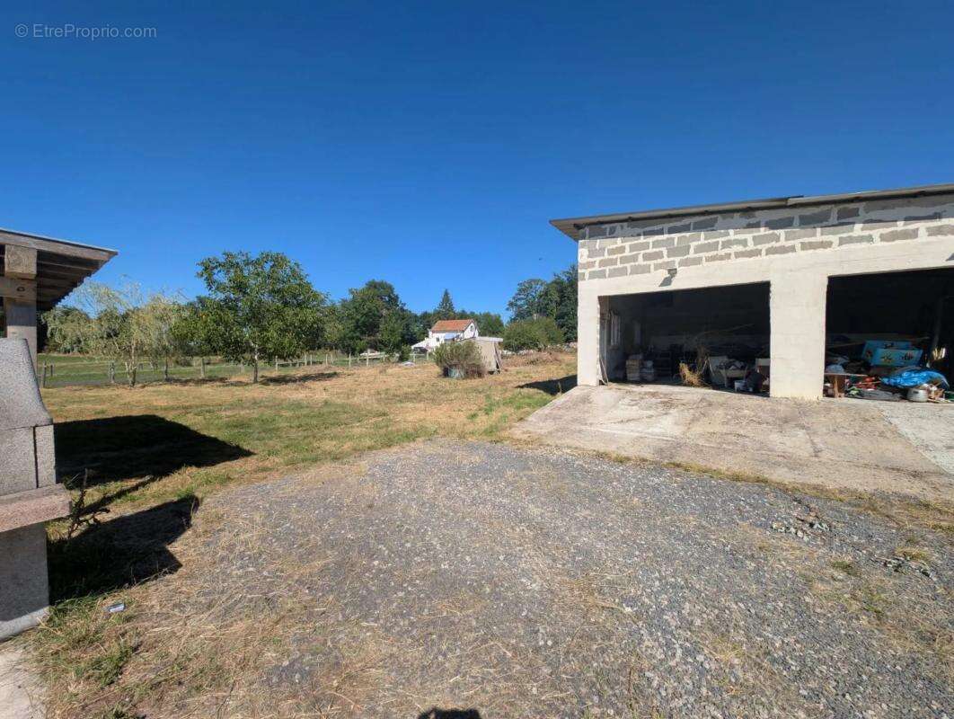 Maison à CHAMPAGNAC