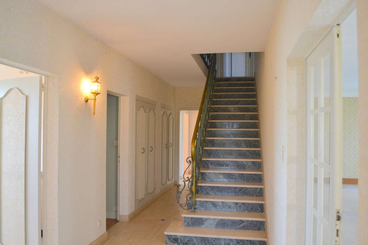 Maison à SAINT-REMY-SUR-CREUSE